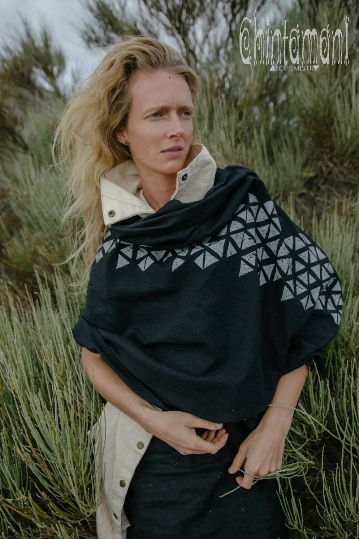 Atua Wrap Shawl / Black