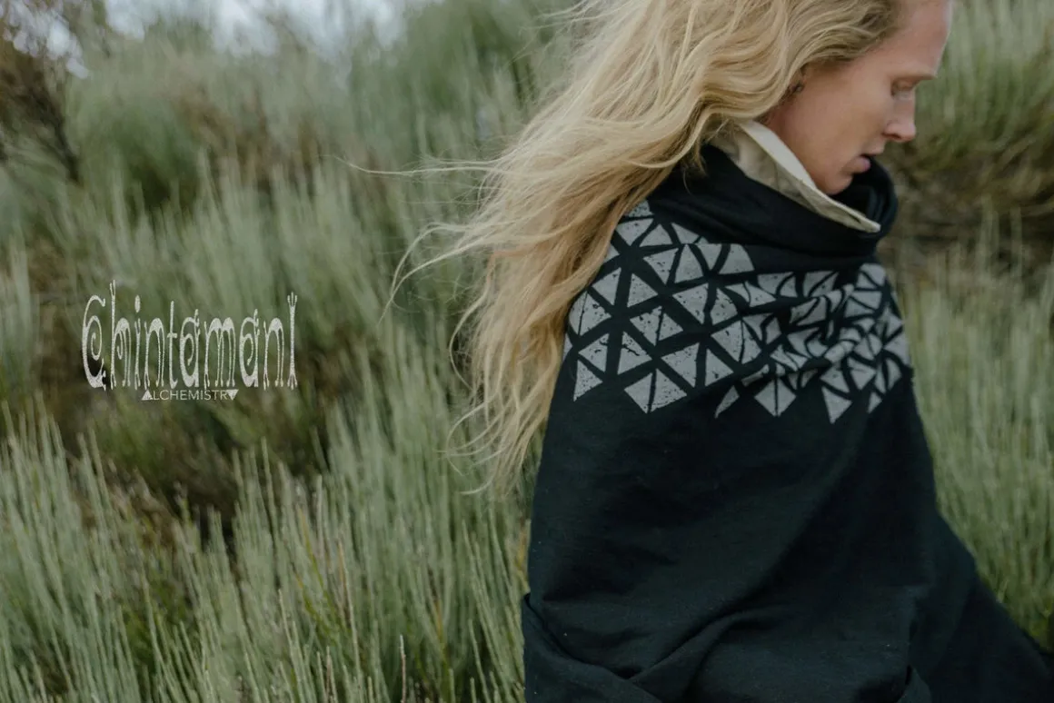 Atua Wrap Shawl / Black