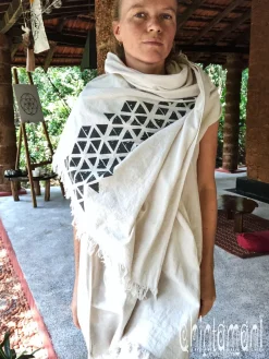 Atua Wrap Shawl / White & Black