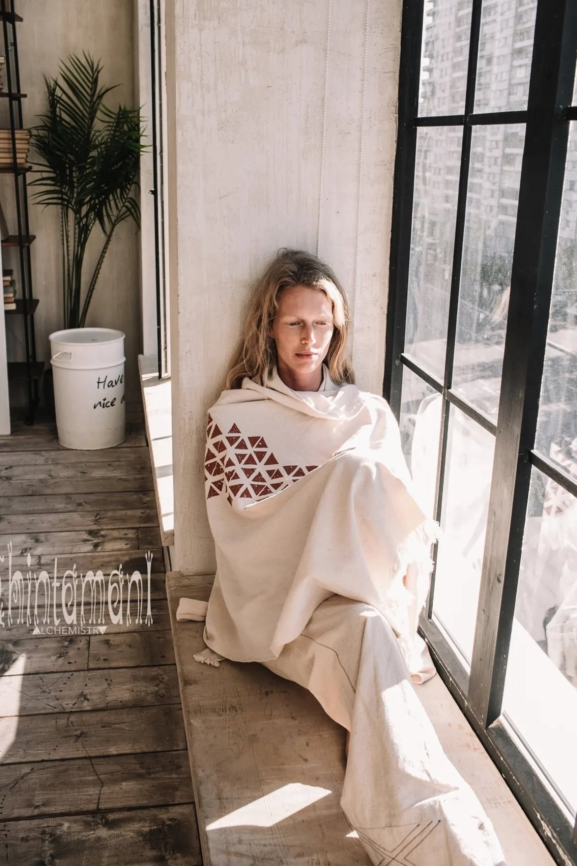 Atua Wrap Shawl / White & Copper