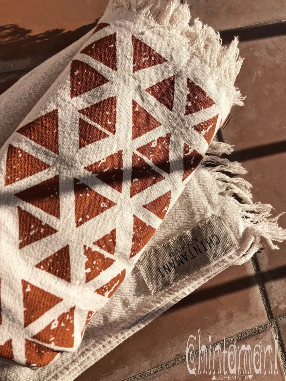 Atua Wrap Shawl / White & Copper