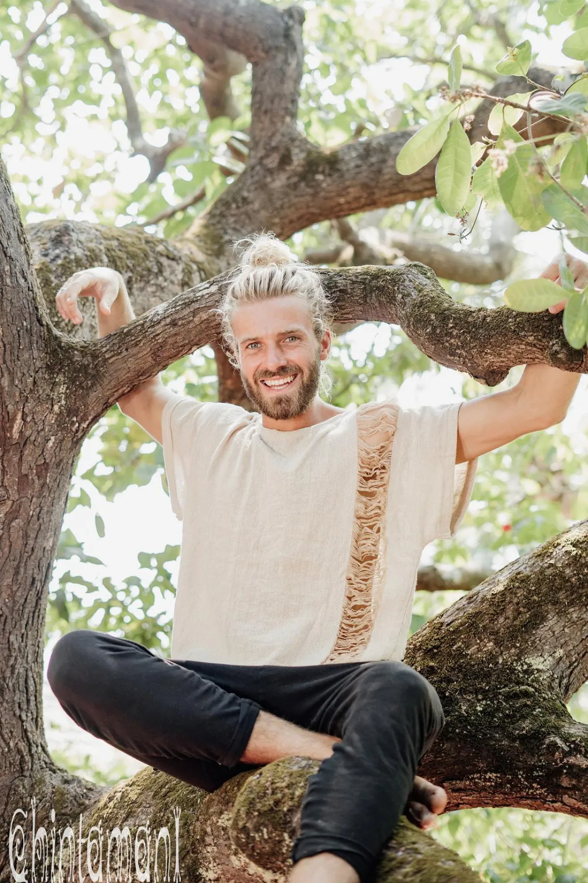 Ripped T-shirt / Beige